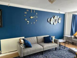 Modern & Spacious 3BR House Bracknell - Berkshire - 4