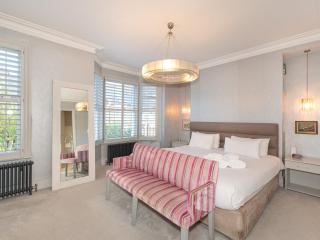 Pass the Keys Exclusive Family Home with Garden in Balham London - 4