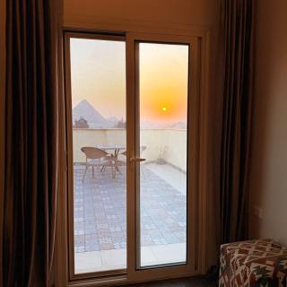 Five Pyramids Peaks View - 0