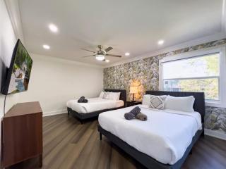 8k SQ FT Villa Heated Pool Game Room Jacuzzi - 4