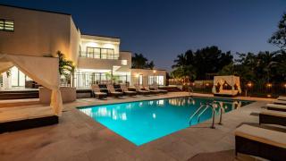 8k SQ FT Villa Heated Pool Game Room Jacuzzi - 2