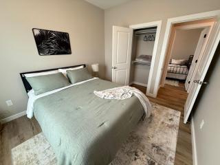 Cozy Modern Haven with Fireplace and Open Kitchen - 5