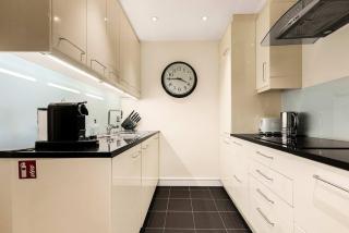 Spacious 2-bed close to Museums - 4