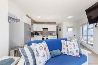 Blouberg Beauty Sea and Table Mountain Views The Bay A501 - 6