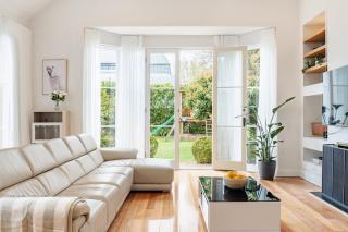 Charming Red Brick Estate in Kew 5BR & Playhouse - 3