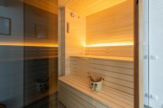Luxury Wellness Suite with Sauna & Whirlpool by HERO HOMES - 4