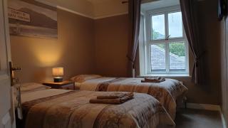 The Golden Lion Hotel - 2