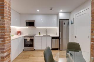 Spacious 1BDR unit with Private Patio and Parking by M11 - 7