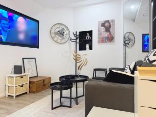 Chic Studio – Parking & Beaches 15 min Walk - 7