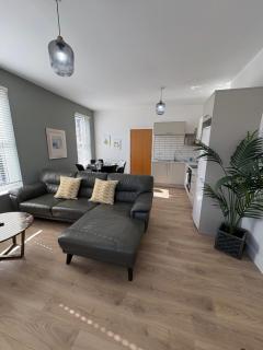 City Centre 2 bed Secure Parking near Station and Theatre - 9