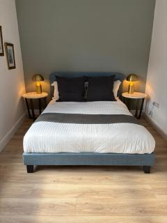 City Centre 2 bed Secure Parking near Station and Theatre - 5