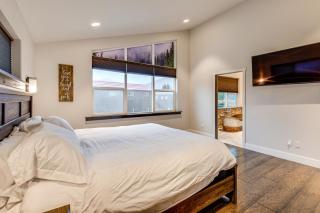 Mendenhall Valley Escape with Furnished Deck! - 3