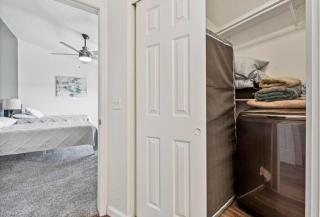 Luxury Home in Phoenix Peoria for 16 Guests & Pool - 3