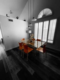 Luxury Home in Phoenix Peoria for 16 Guests & Pool - 2