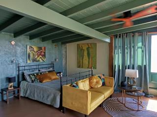 Cyclades hidden gem retreat with outdoor bathtub - 6