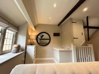Hope, Luxury Cotswold Couples Retreat - 3