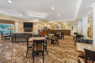 Best Western Plus Valdosta Hotel & Suites - 3