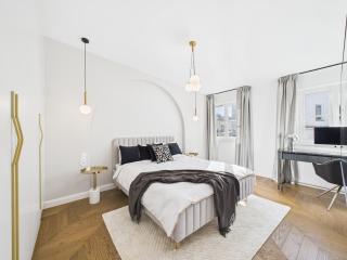 Luxury Penthouse in Center with Terrace & Direct Lift - 7