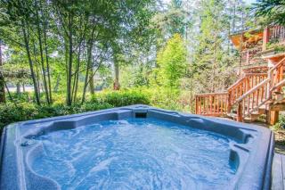 South Swell Tofino (formerly Blue Heron Waterfront Home amid Old Growth Cedars) - 9