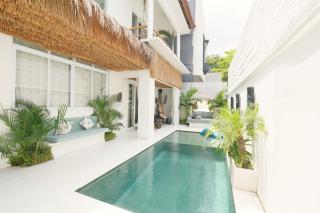 Villa Karibu Canggu-2BR with pool & rooftop - 0