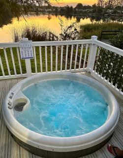 The Lakeside21 Caravan 8 berth with Hot tub at Tattershall Lakes - 9