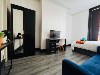 Pembroke Place Private Room 2 - 5