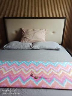 Persimmon condominum - 1