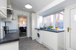 Newly Renovated 3br House Near Hospital & Uni - 3
