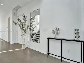 Modern waterfront property - 7