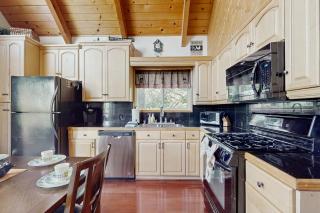 Cedar Glen Hideaway - 1