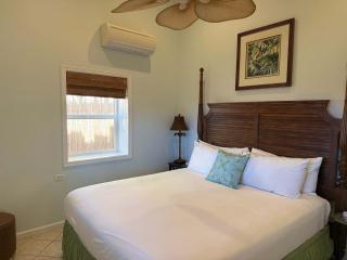 Half Off 3 BR Bed & Breakfast Steps from the Beach with AC - 9
