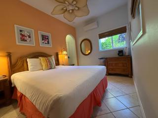 Half Off 3 BR Bed & Breakfast Steps from the Beach with AC - 8