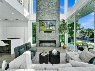 Modern waterfront property - 6