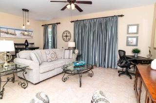5113 Luxurious living at its finest close to the pool with private courtyard and BBQ - 5