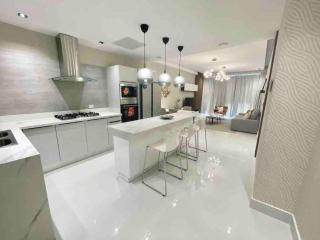 Upscale City Center Condo - 0