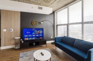 Vibrant 2BR Stay Pool, Sauna and Lounge - 6