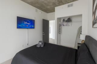 Vibrant 2BR Stay Pool, Sauna and Lounge - 2