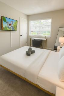 Charming 2BR Hoover Retreat with Easy Parking - 6