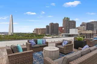 Dreamy Art Loft • Epic Arch View • Riverfront - 9