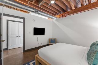 Dreamy Art Loft • Epic Arch View • Riverfront - 8