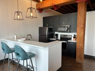 Dreamy Art Loft • Epic Arch View • Riverfront - 5
