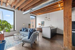 Dreamy Art Loft • Epic Arch View • Riverfront - 2