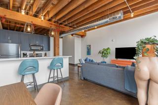 Dreamy Art Loft • Epic Arch View • Riverfront - 1