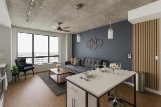 Bright 2BR Apt Pool, Gym Walkable Area - 0