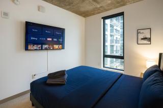 Bright 2BR Apt Pool, Gym Walkable Area - 2