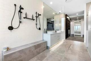 Luxury Burleigh Coastal Getaway - 6
