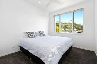 Luxury Burleigh Coastal Getaway - 1