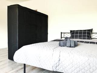 HolidayHome Aparments I Spaceous Room in BER-Reinickendorf 1 Min to Metro Station - 0