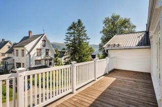 Arctic Hilltop Lodge - Historic Swiss-style Home - 8