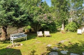 Arctic Hilltop Lodge - Historic Swiss-style Home - 7